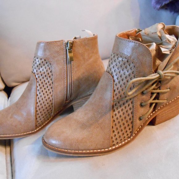Women's Tan "Beast Fashion" ankle booties, size 6 - Picture 1 of 11